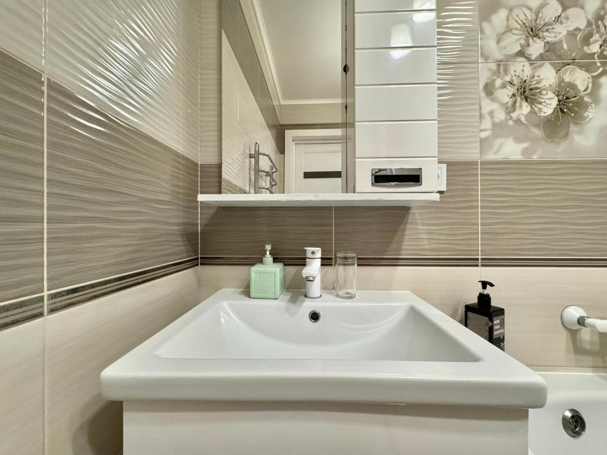 Apartpoltava Розкішна Студія З Кутовою Ванною, 1-Й Будинок Біля Корпусного Парку, Панорамний Балкон エクステリア 写真