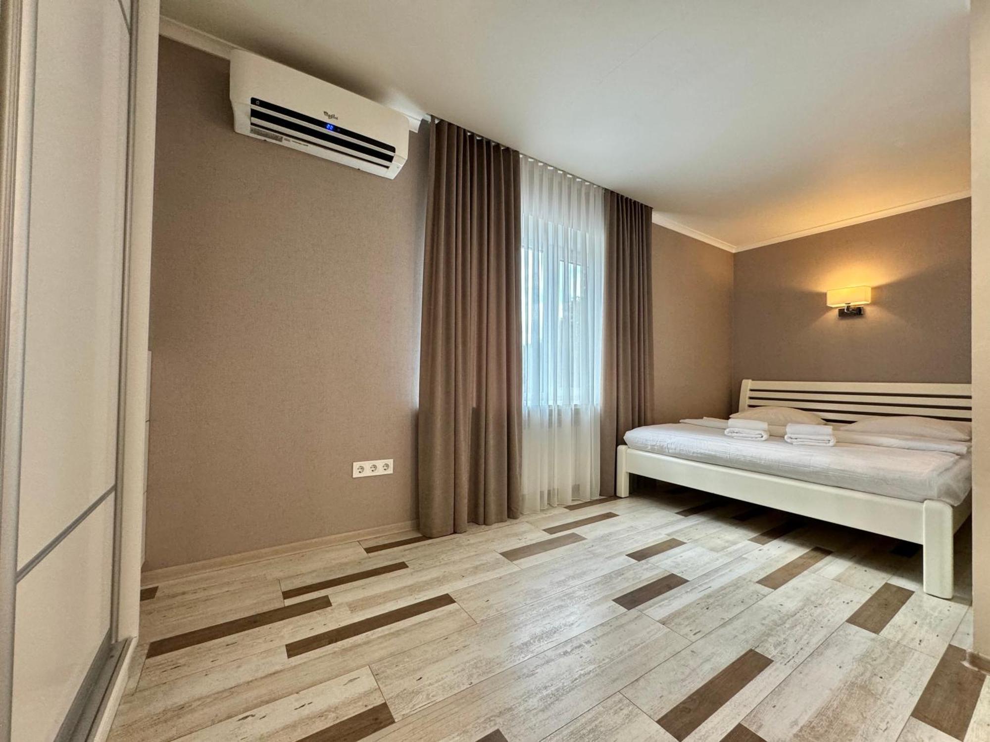 Apartpoltava Розкішна Студія З Кутовою Ванною, 1-Й Будинок Біля Корпусного Парку, Панорамний Балкон エクステリア 写真