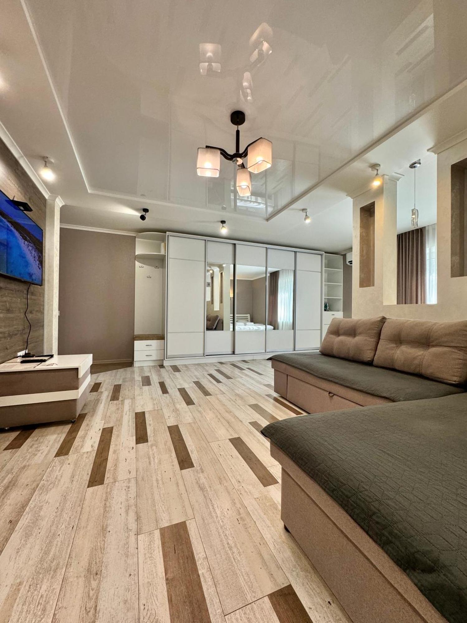 Apartpoltava Розкішна Студія З Кутовою Ванною, 1-Й Будинок Біля Корпусного Парку, Панорамний Балкон エクステリア 写真