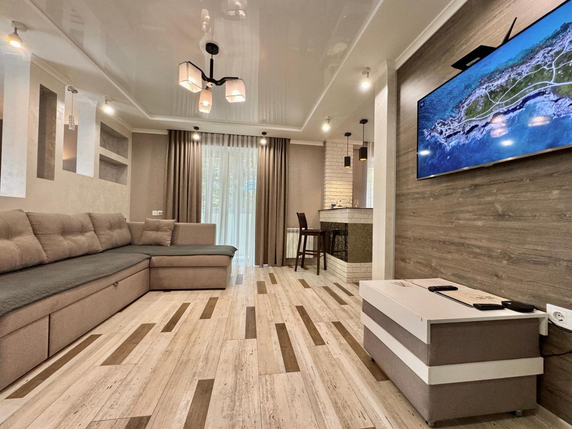 Apartpoltava Розкішна Студія З Кутовою Ванною, 1-Й Будинок Біля Корпусного Парку, Панорамний Балкон エクステリア 写真