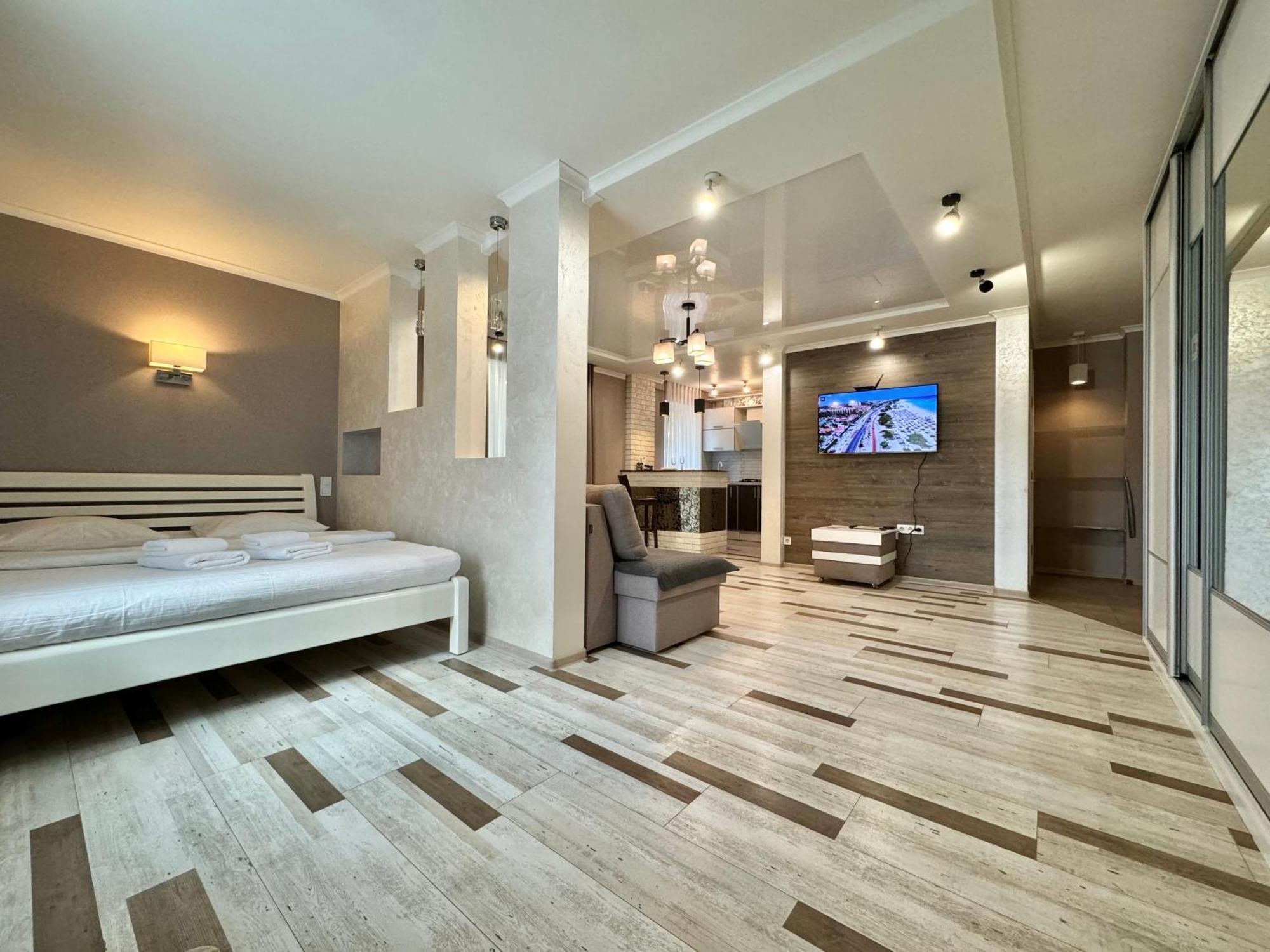 Apartpoltava Розкішна Студія З Кутовою Ванною, 1-Й Будинок Біля Корпусного Парку, Панорамний Балкон エクステリア 写真